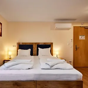 3* Hotel Isha